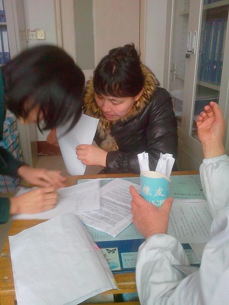 2013年12月采用抽签方法对人员进行考核现场.jpg